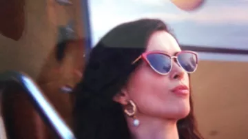 Sunglasses amount butterfly red and gold metal worn by Laura (Anna-Maria Sieklucka) in 365 days