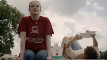 Illinois University Orientation T-shirt worn by Kate (Gillian Jacobs) as seen in I Used to Go Here