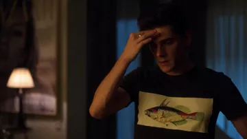 Printed multicolor fish t-shirt in black worn by Polo (Alvaro Rico) as seen in Elite (S03E06)