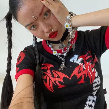 Le top « pow pow » porté par MeLoveMeALot sur son compte Instagram @melovemealot 