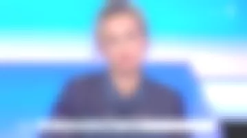 Camisa organza de lunares de Caroline Roux en C dans l'air