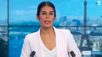 La camiseta blanca, cuello en V, suave y cómoda de Émilie Tran Nguyen en 12/13 Journal de France 3