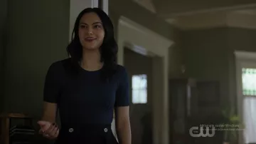 Bleu t-shirt porté par Veronica Lodge (Camila Mendes) à Riverdale (S03E21)