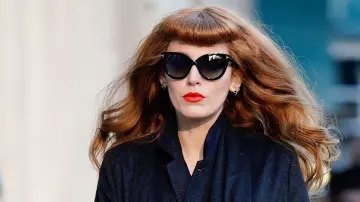 Les lunettes de soleil Tom Ford Anoushka portées par Stephanie Patrick (Blake Lively) dans Le rythme de la vengeance