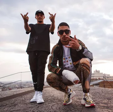 The t-shirt worn by Maes on the account Instagram of @rkofficiel_77