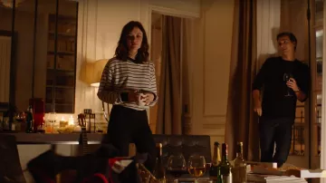 The Tommy Hilfiger striped sweater sailor style of Manon Demissy (Marilyn Lima) in Skam France (Season 2 Episode 3)