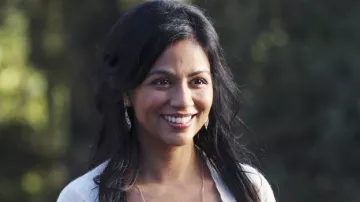 The earrings worn by Jasmine (Karen David) in Once Upon a Time (It was once) (S06E04)