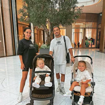 Le t-shirt Balenciaga noir porté par Jazz Correia sur le compte Instagram de @iam_billionaire 