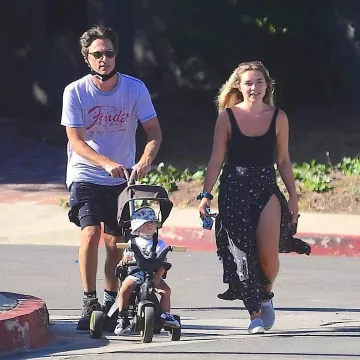 Falda usada por Florence Pugh en la cuenta de Instagram @florencepugh.mexico