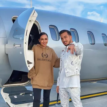 Le sweatshirt Balenciaga  porté par Jazz correia   sur le compte Instagram de @iam_billionaire 