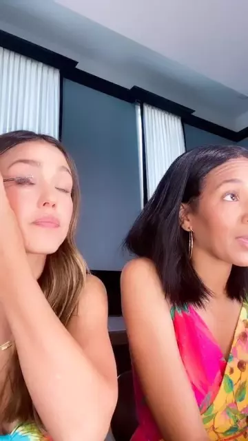 Les boucles d'oreilles portées par Jessica Alba sur son compte Instagram @jessicaalba