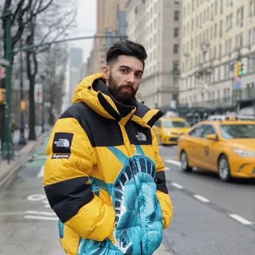El Soudoune Supreme x The North Face usado por Serge en la cuenta de Instagram de @sostyle_off 