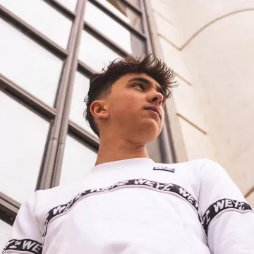 Le sweatshirt Weyz  porté par Inoxtag sur son compte Instagram @inoxtagytb 