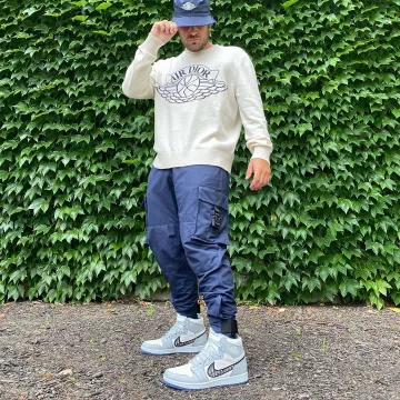 El par de zapatillas Jordan X Dior que lució Max Miller en su cuenta de Instagram @miller 