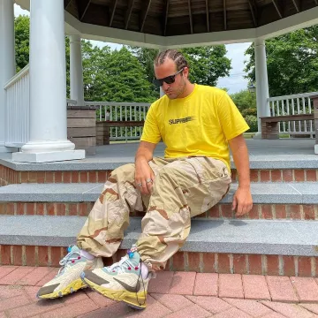 The pair of sneakers Nike x Travis Scott worn by Max Miller in his account Instagram @miller 