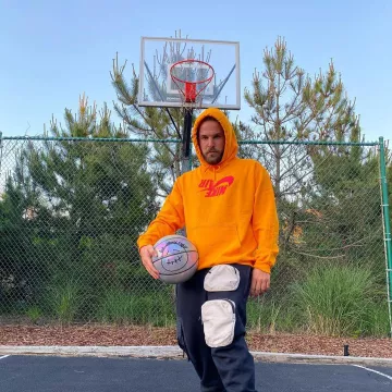 Sweatshirt Nike x Cactus Jack worn by Max Miller in his account Instagram @miller 
