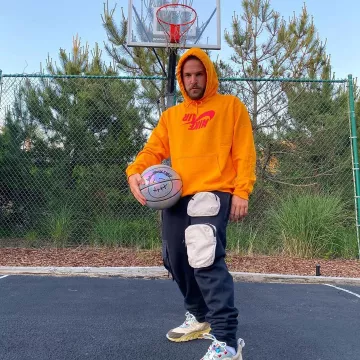 The tracksuit pants Nike X Travis Scott worn by Max Miller in his account Instagram @miller 