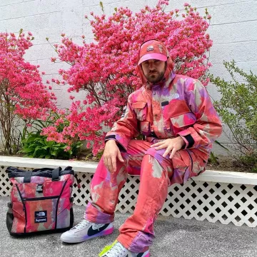 Le sac The North Face x Supreme porté par Max Miller sur son compte Instagram @miller 