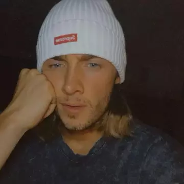 Le bonnet blanc Supreme porté par Dylan sur son compte Instagram @dylanthiry 