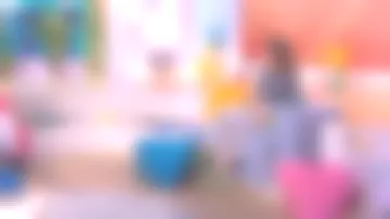 The heel shoes in green leather for Faustine Bollaert in It starts today the 13.07.2020