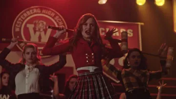 La chaqueta a cuadros usada por Veronica Lodge (Camila Mendes) en Riverdale (S03E16)