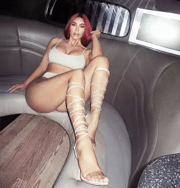 La brassière Skims Body portée par Kim Kardashian sur son compte Instagram @kimkardashian