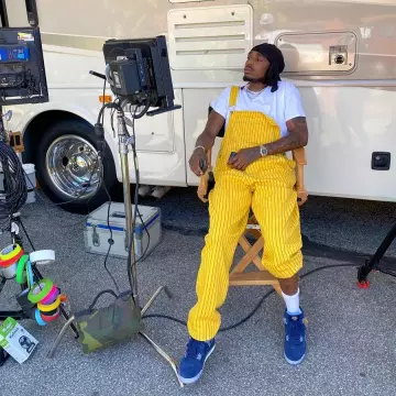 La salopette jaune rayée de Quavo sur son compte Instagram @quavohuncho