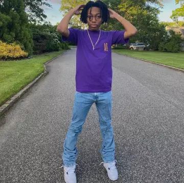 La camiseta púrpura de Lil Tecca Chrome Hearts en su cuenta de Instagram @liltecca