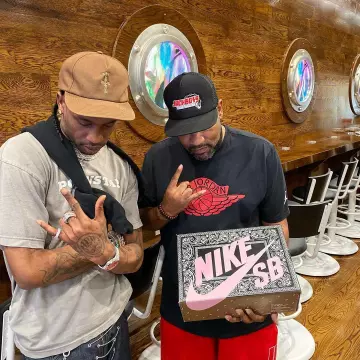 La casquette Tra­vis Scott Cac­tus Jack Hat Brown portée par Travis Scott sur son compte Instagram @travisscott