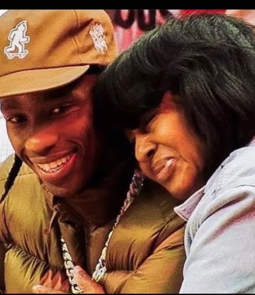 El Travis Scott Cactus Jack Skate Hat en marrón usado por Travis Scott en su cuenta de Instagram @travisscott