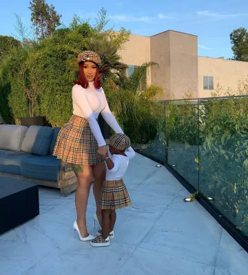 The kilt twill wool Vintage check worn by Cardi B on his account Instagram @iamcardib