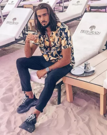 La camisa floral que lució Julien Guirado en su cuenta de Instagram