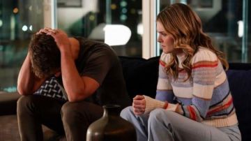 Sudadera a rayas Veronica Beard usada por Sutton Brady (Meghann Fahy) en Of Those Who Dare (S04E15)