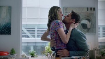 El suéter lila de Alice y Olivia usado por Sutton Brady (Meghann Fahy) en Of Those Who Dare (S04E14)