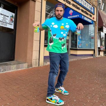 El par de zapatillas Nike X Ben y Jerry's usadas por Max Miller en su cuenta de Instagram @miller 