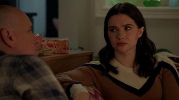 El suéter Veronica Beard usado por Jane Sloan (Katie Stevens) en Of Those Who Dare (S04E14)