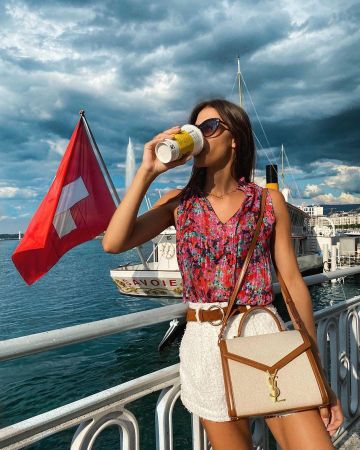 The hand bag in leather and canvas Saint Laurent Iris Mittenaere on his account Instagram @irismittenaeremf