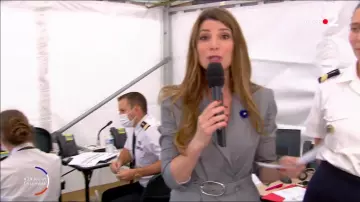 The jacket tailor belt gris chiné clair de Chloe Nabédian in the Journal of 13 hours the 14.07.2020