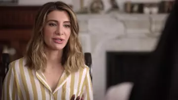 La chemise à rayures de Wesley (Nasim Pedrad) dans Desperad@s