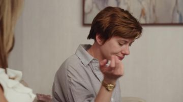 The gold watch worn by Nicole Barber (Scarlett Johansson) in Marriage Story