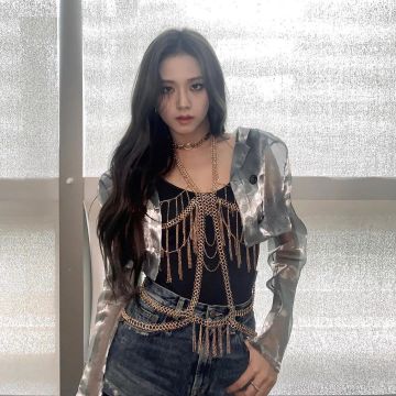 Gold Chain worn by Jisoo on her Instagram account @sooyaaa__