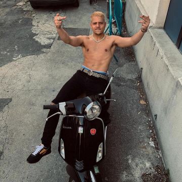 Les sneakers Puma x Helly Hansen noires et beiges portées par PLK sur son compte Instagram @plkpb