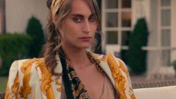 Baroque blazer porté par Chanel (Peut Simón Lifschitz) en Guerrier Nun (Saison 1)