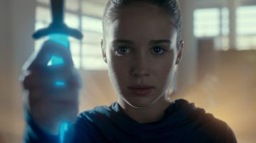 Bleue dague utilisée par Ava (Alba Baptista) en Guerrier Nun (S01E08)