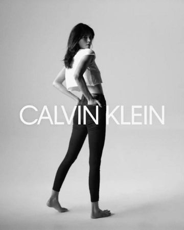 Calvin Klein Skin­ny Denim Jeans worn by Kendall Jenner on her Instagram account @kendalljenner