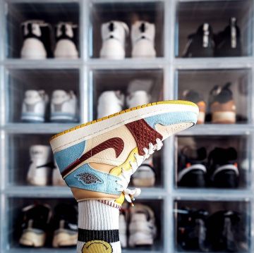 Sneakers Nike Jordan 1 Chateau Red worn by Anil Brancaleoni on his account Instagram @anilbrancaleoni
