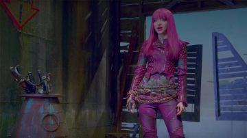 Violet lavage à l'acide skinny jeans usés par le Mal (Dove Cameron) dans Descendants 2