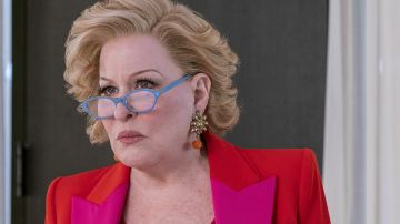 Alexander McQueen Blazer Bloc de Couleur porté par Hadassah Or (Bette Midler) dans Le politique (S02E04)