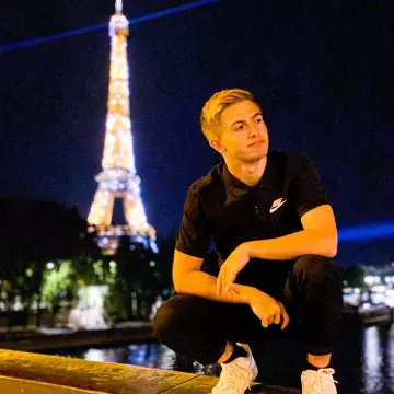 Le polo Nike porté par Michou sur son compte Instagram @michou_yt