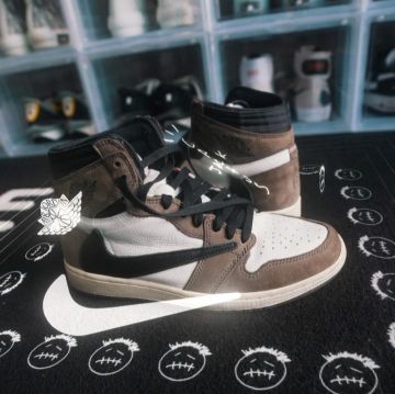The pair of Nike Jordan 1 Travis Scott Anil Brancaleoni on his account Instagram @anilbrancaleoni